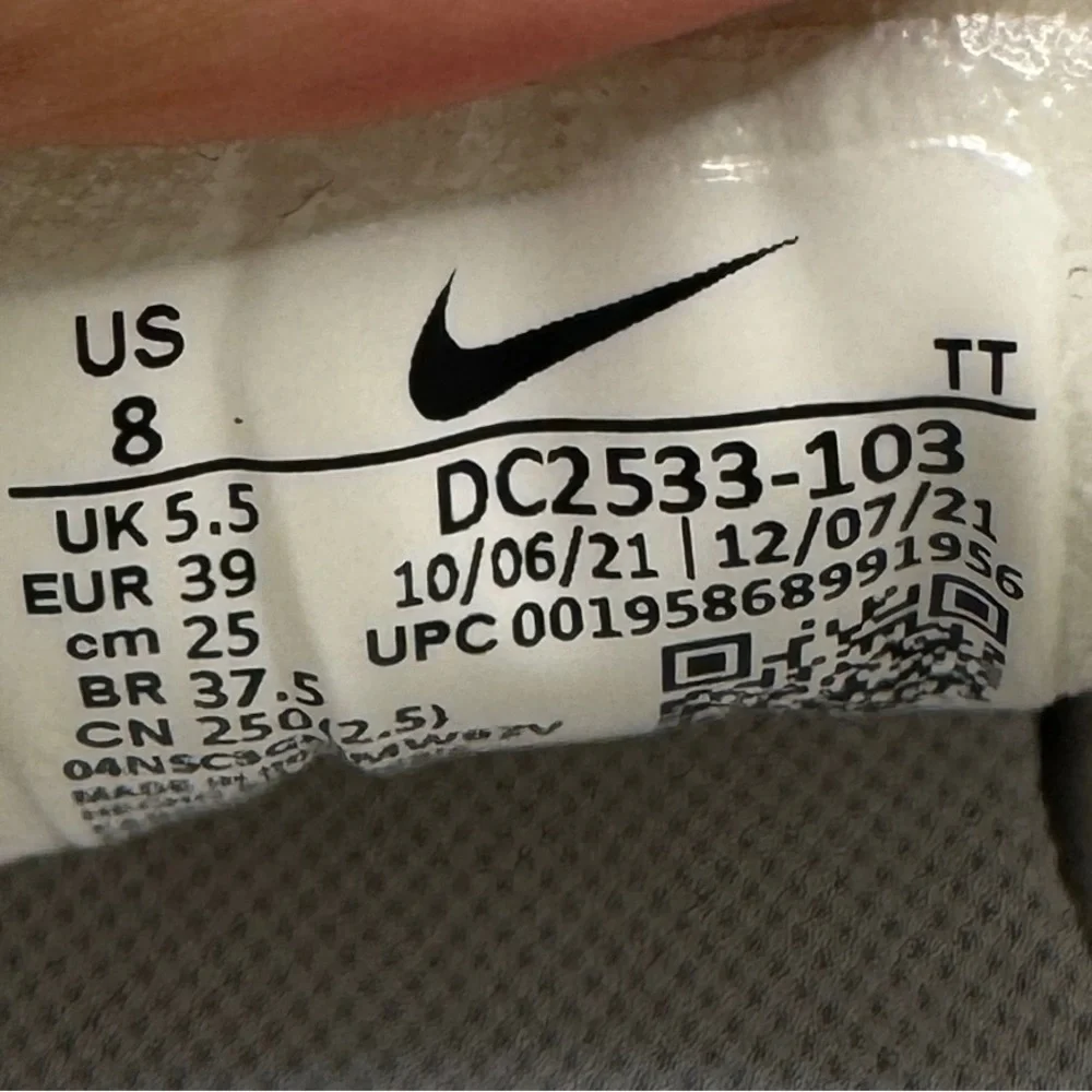 Nike waffle one white mesh sneakers activewear athleisure tennis shoes size 8